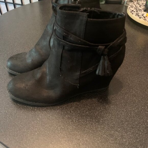 Black Zip Ankle Wedge Boots! - Picture 3 of 5